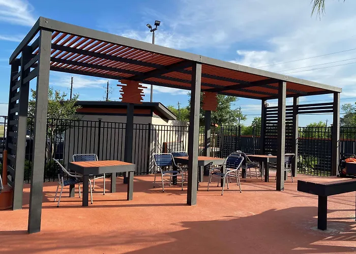 La Quinta By Wyndham Victoria - South Hotel