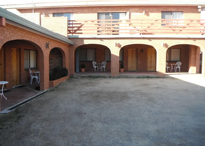 Coomacountry Club Motor Inn