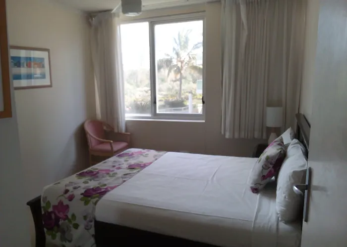 Amira Apartments Main Beach
