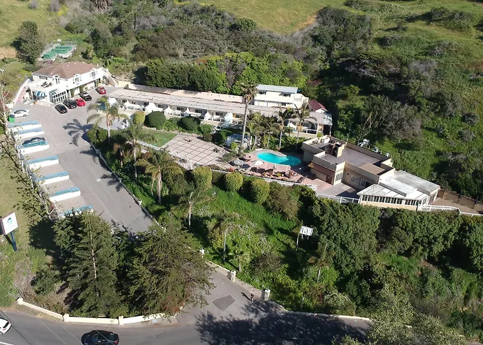 Malibu Country Inn