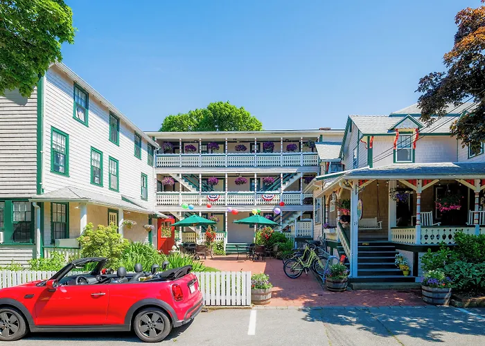 Pequot Hotel Oak Bluffs