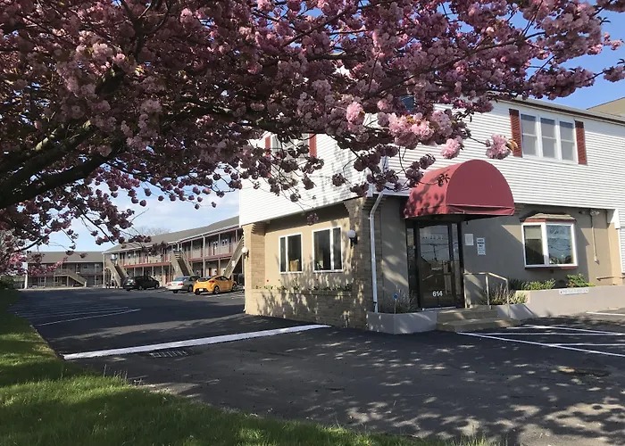 Hyannis Host Inn