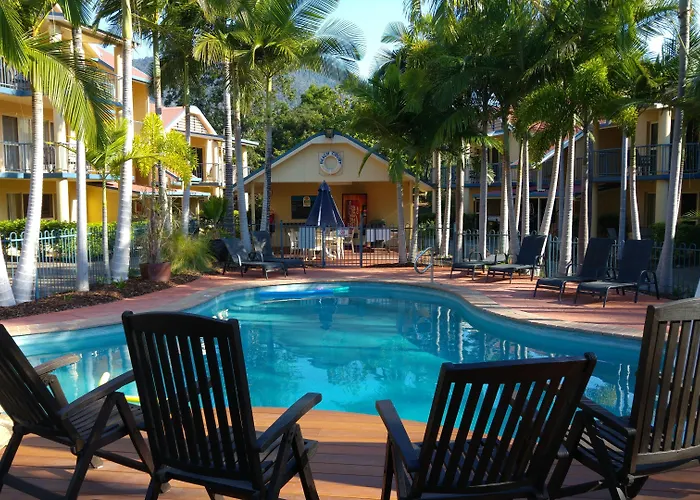 At Beach Court Holiday Villas Airlie Beach