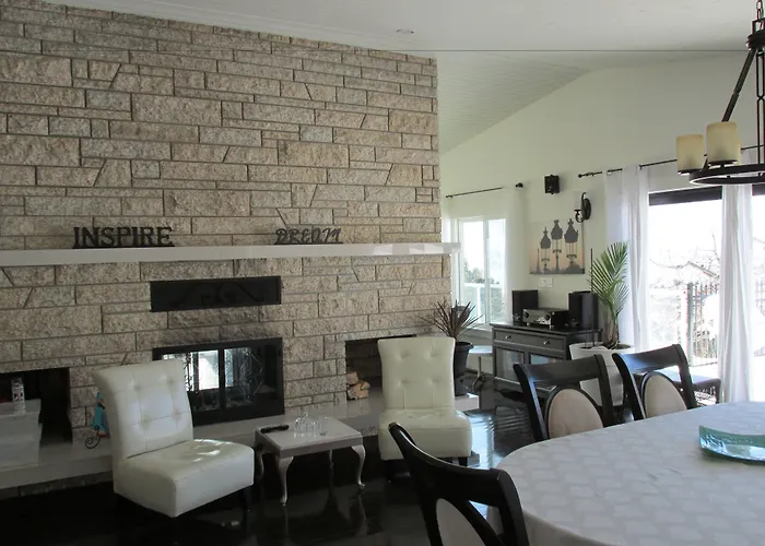 A Le Chateau Du Lac West Kelowna