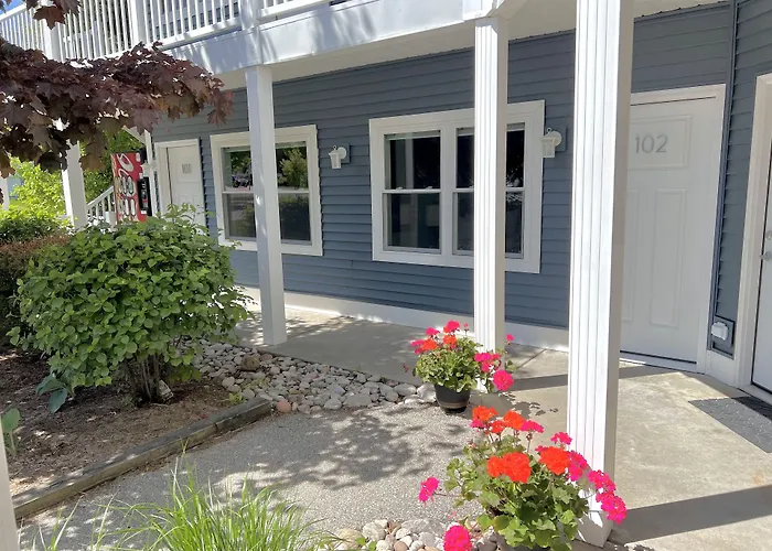Empire Lakeshore Inn