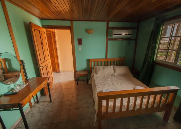 Hotel Posada Los Delfines Bocas Town