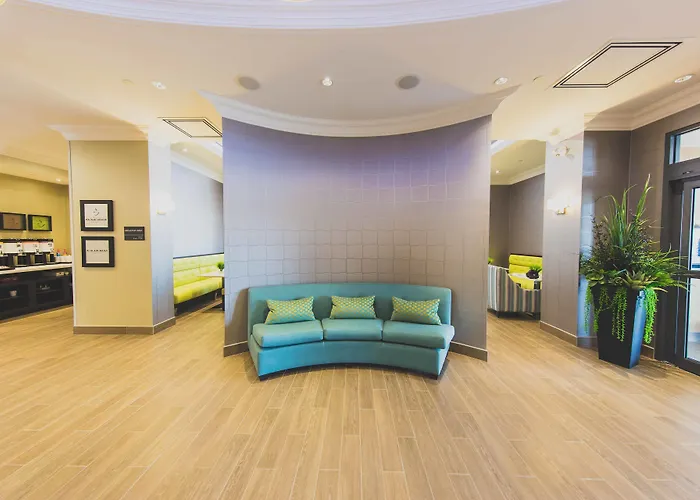 Hampton Inn & Suites By Hilton Bolton