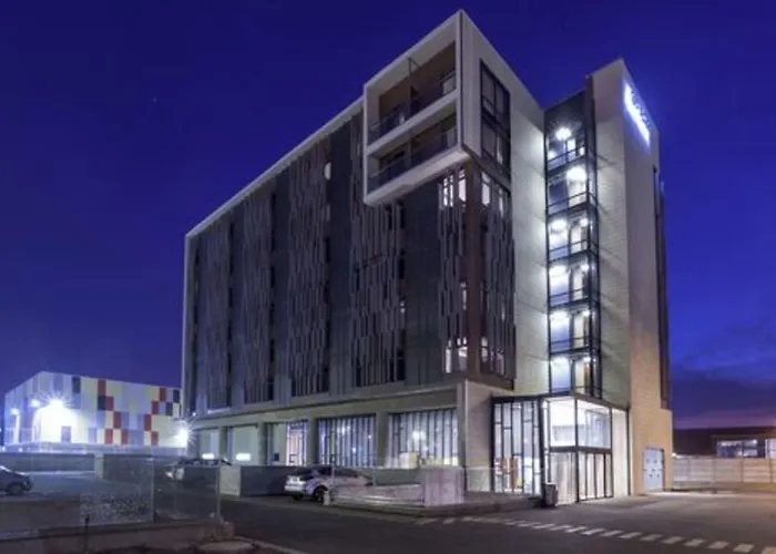 Courtyard By Marriott Santiago Airport Hotel