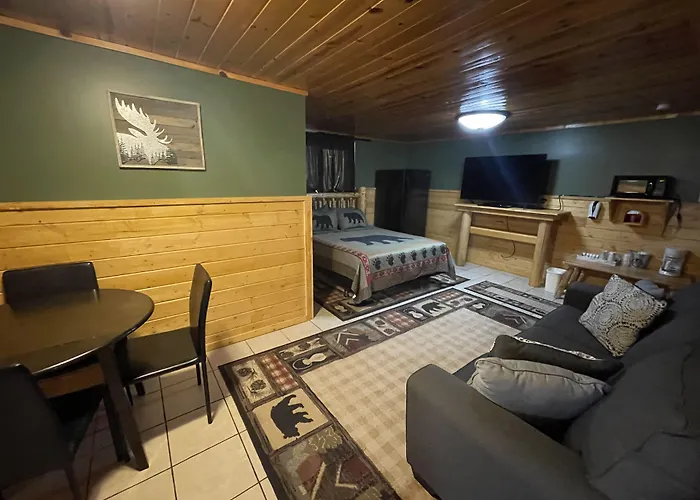 The Fishing Bear Lodge Ashton