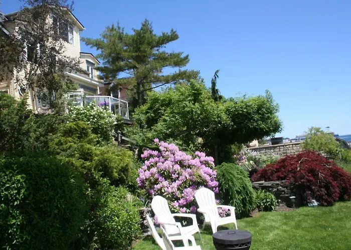 A Boat To Sea Bed & Breakfast North Sydney