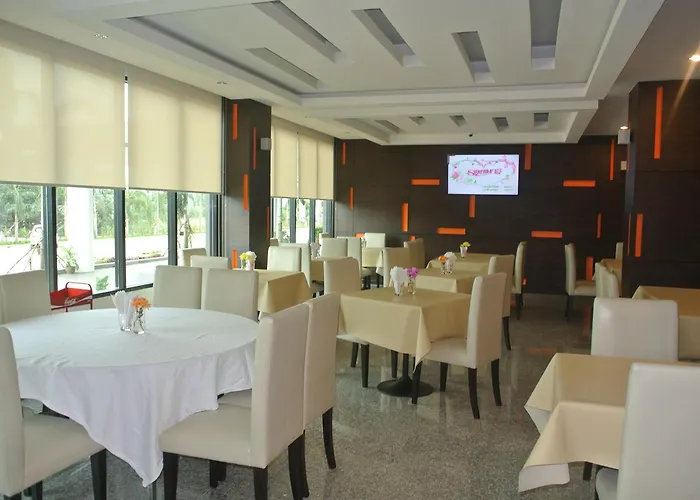 S Tara Grand Hotel Surat Thani