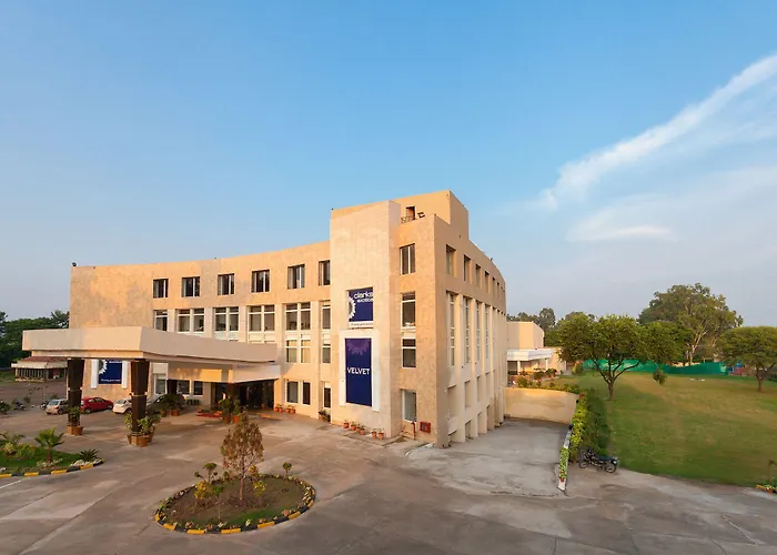 Velvet Clarks Exotica Hotel Zirakpur