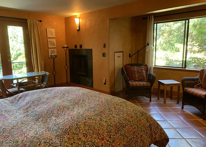Salt Spring Carriage House B&B Ganges