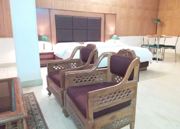 Hotel Queens Residency Gurgaon