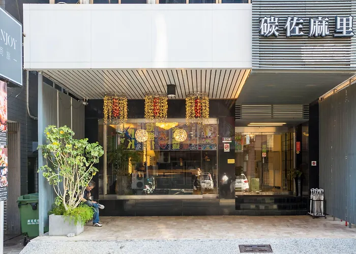 Just Enjoy Business Hotel Tainan