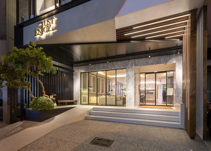 Just Enjoy Business Hotel Tainan