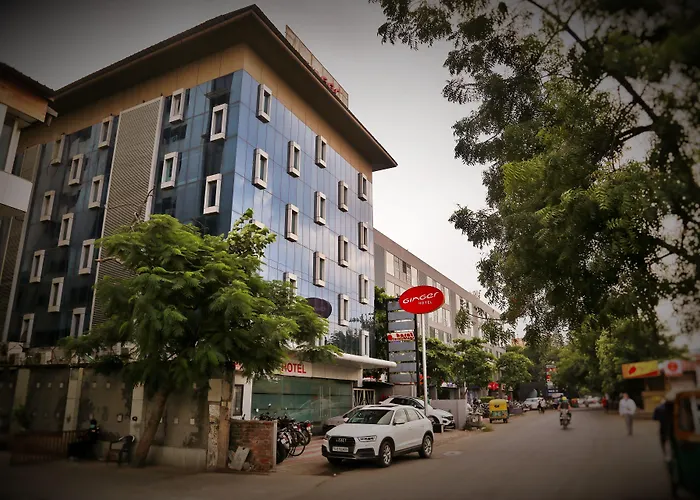 Ahmedabad, Satellite Hotel