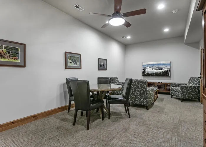Silver Aspen - Five Bedroom Loft Luxury Townhome Hotel Room Solitude