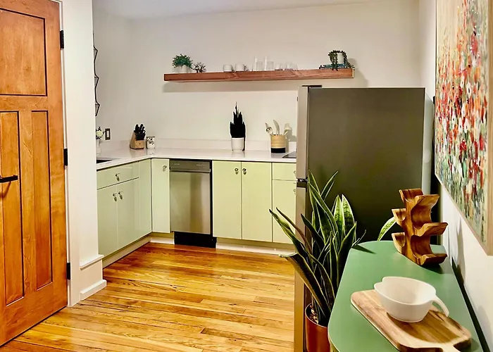 Luxe 220, Unit 4 - Penthouse With Spa Bath & Soaking Tub Wilmington