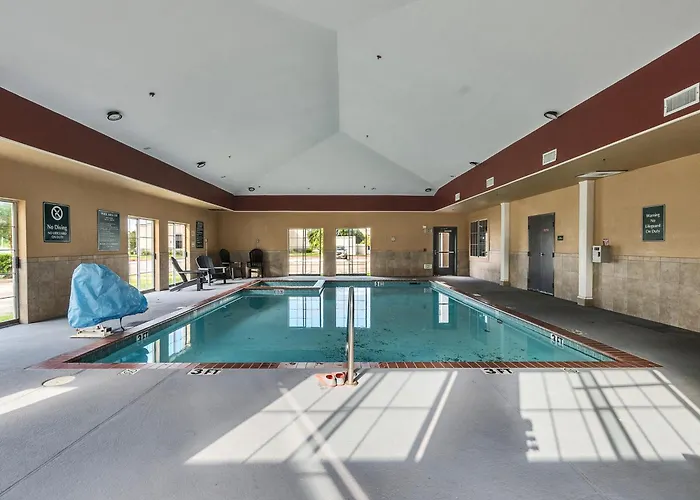 Platinum Inn & Suites Webster