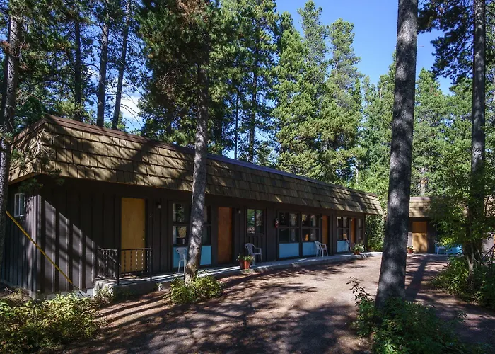 Mountain Pine Motel East Glacier Park Village