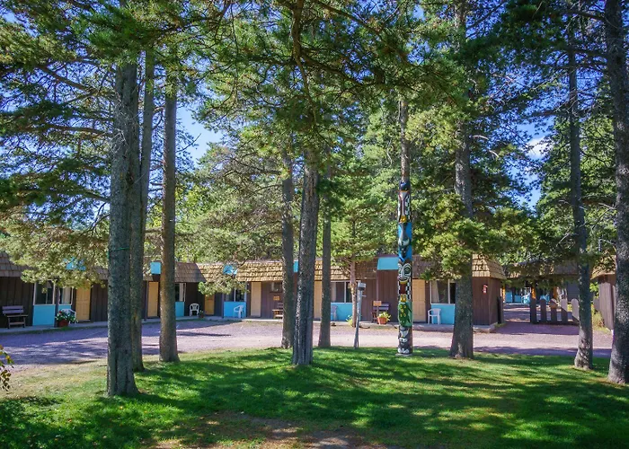 Mountain Pine Motel East Glacier Park Village