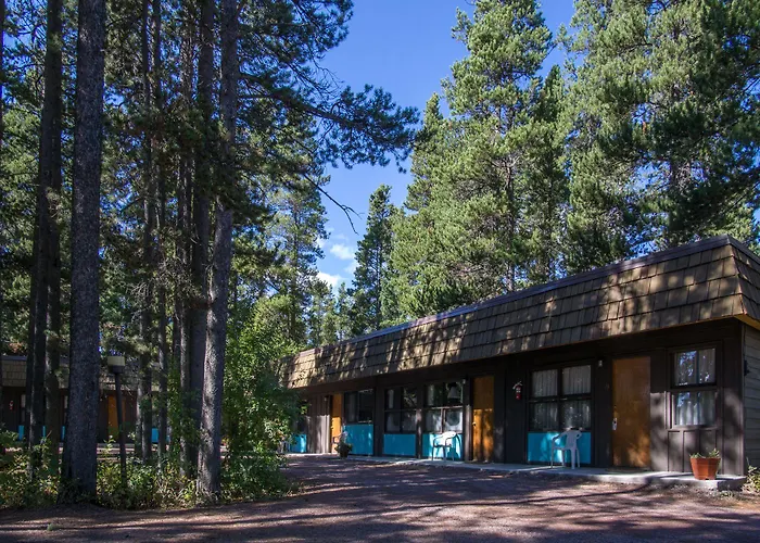 Mountain Pine Motel East Glacier Park Village