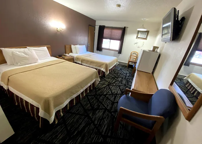 Woodland Inn & Suites Medford