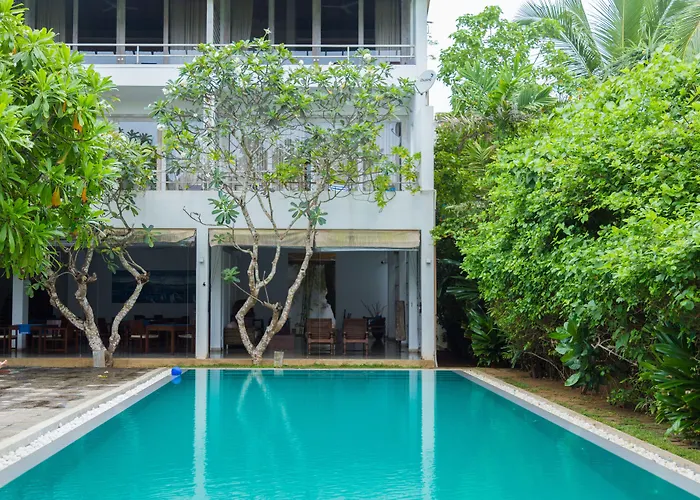 Roman Beach Hotel Hikkaduwa