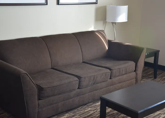 Roosevelt Inn & Suites Watford City