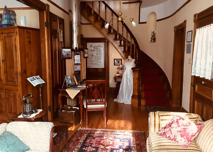 Evangeline'S Tower Bed & Breakfast Parrsboro