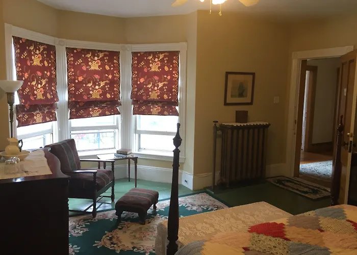 Evangeline'S Tower Bed & Breakfast Parrsboro