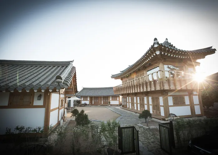 Happy Village Syeobul Hanok Pension Gyeongju
