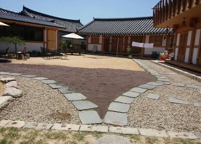 Happy Village Syeobul Hanok Pension Gyeongju