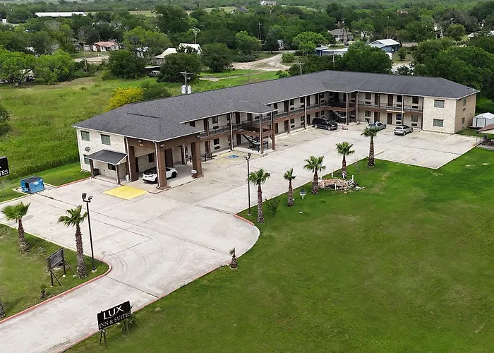 Lux Inn And Suites Three Rivers