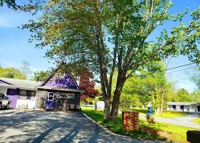 Wildwood Motel Shelburne