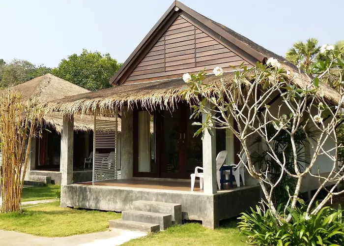 Nana Beach Hotel Chumphon
