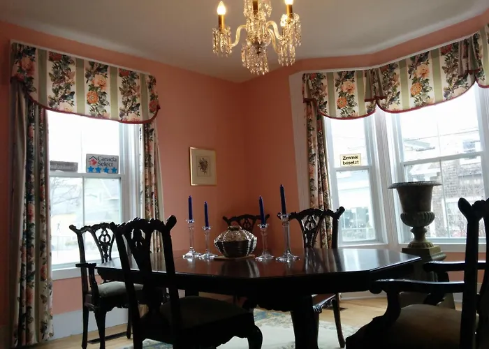 Fairmont House Bed & Breakfast Mahone Bay