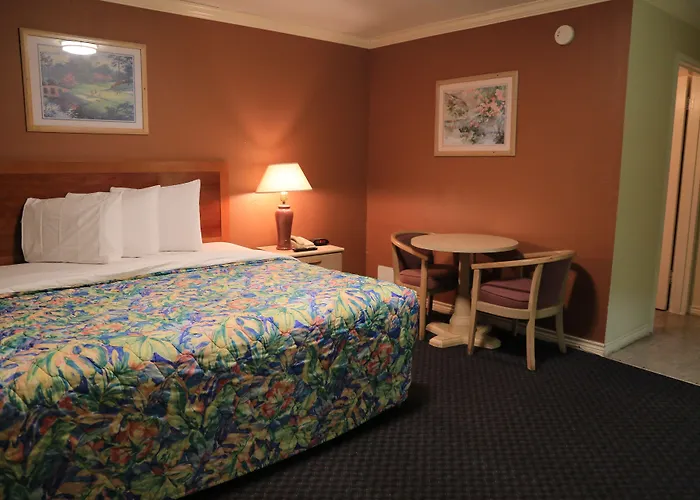 Capital O Hotel Beeville - Us 181