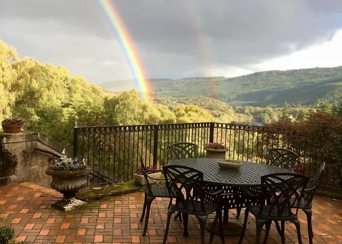 Highland Bear Lodge & Luxury Bear Huts Drumnadrochit