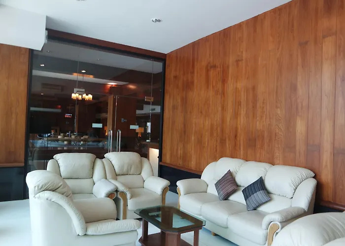 Laemtong Serviced Apartment Si Racha