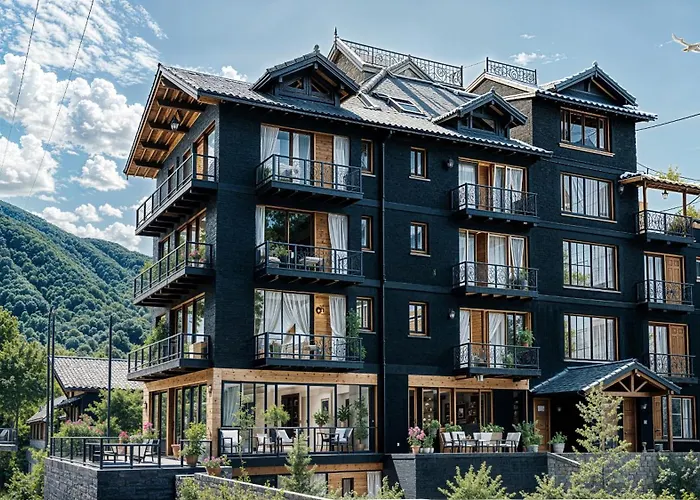 Evoque Hotel ! Near Mall Road Manali With Scenic River And Mountain Views ! Free Parking & Wifi ! Rooftop Bonfire, Music, And Honeymoon Special Rooms And Packages!