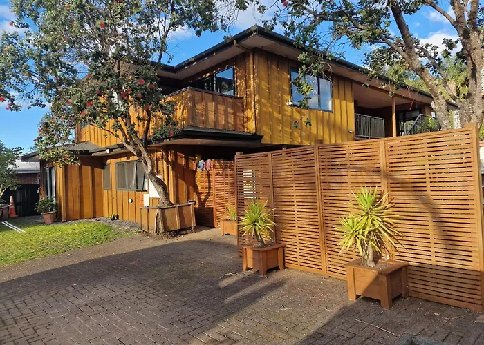 Palm Tree Apartments & Backpackers Paihia