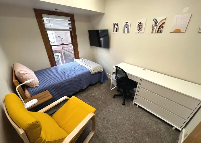 376 Eugene Guest Rooms