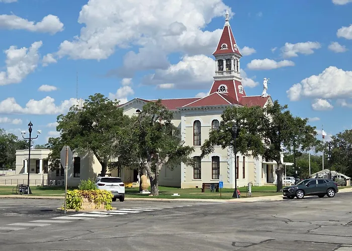 Texas Star Lodges Floresville