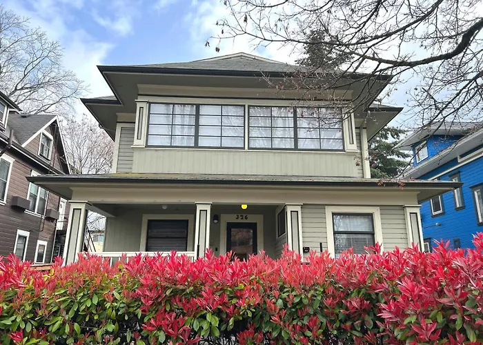 376 Eugene Guest Rooms