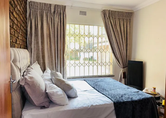 Flora Gardens Guest House Vanderbijlpark