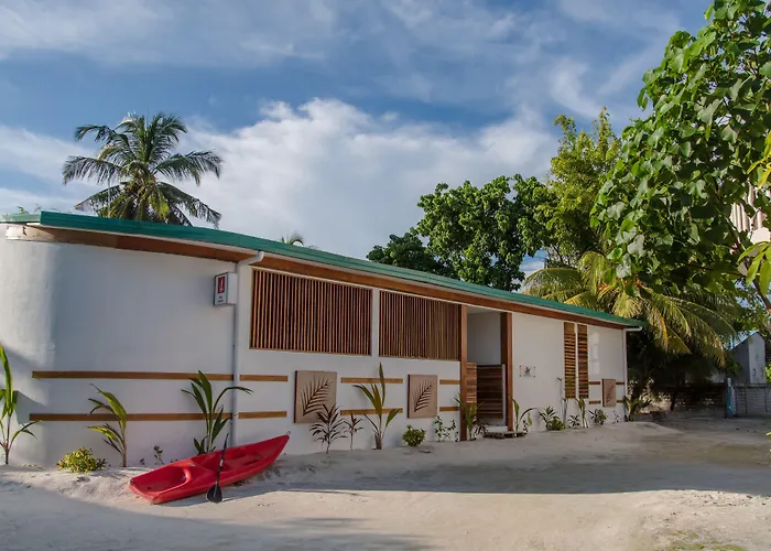 Dhiffushi White Sand Beach