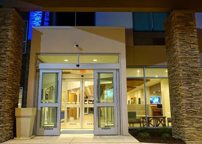Holiday Inn Express & Suites Omaha - Millard Area By Ihg