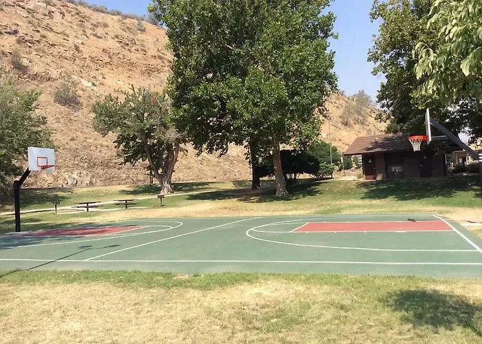Kern Riverfront Lodge Kernville